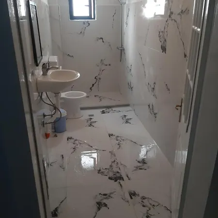 Apatrament Me Qera Ditore Apartmán *